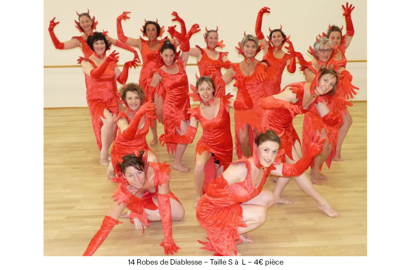 14 Robes de Diablesse – Taille S à L – 4€ pièce copie