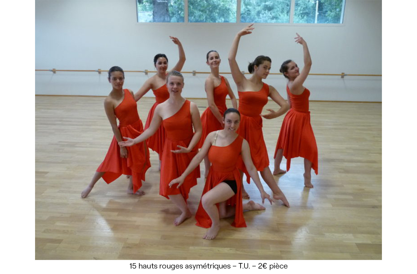 15 hauts rouges asymétriques – T.U. – 2€ (pièce) copie