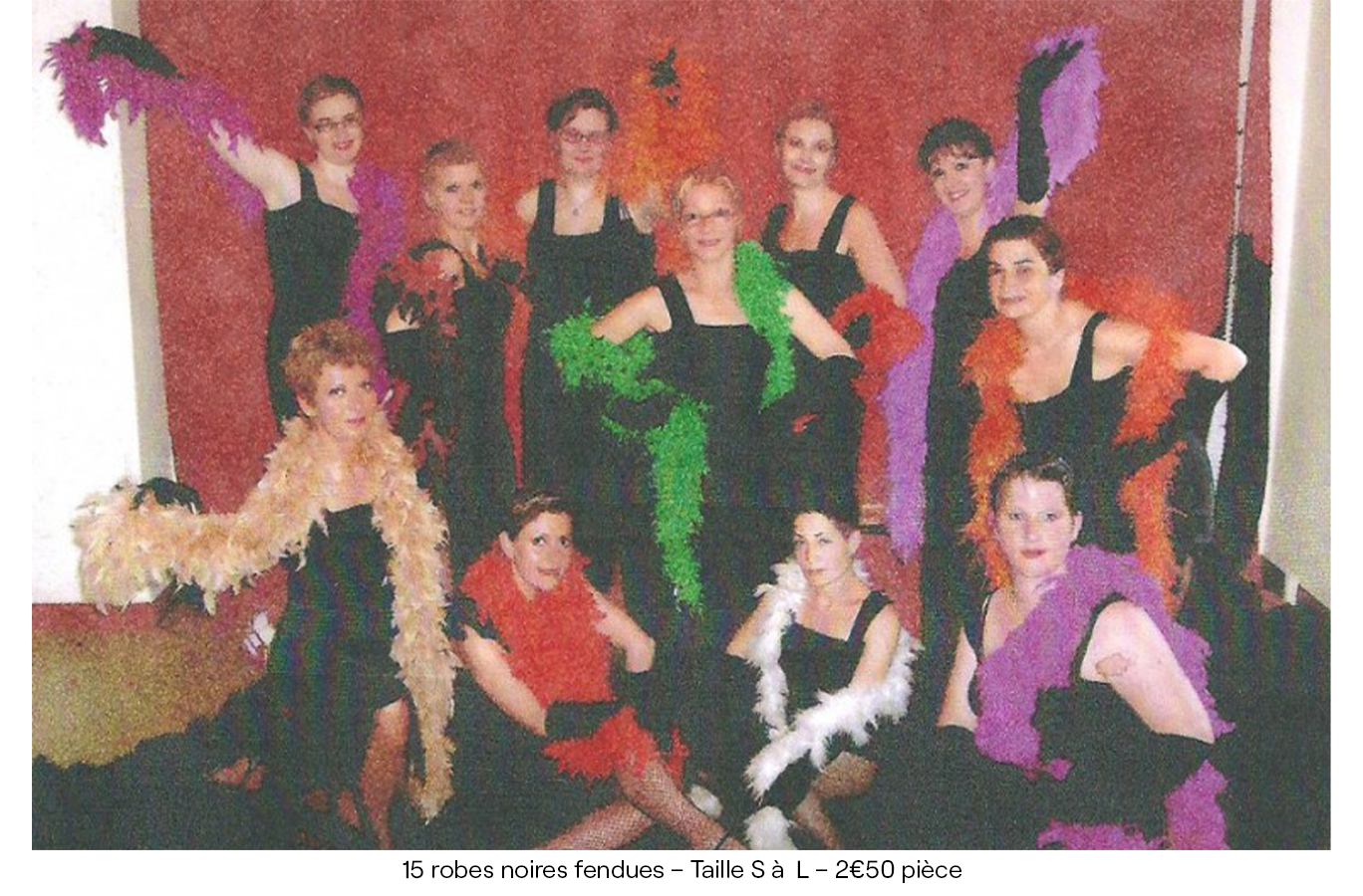 15 robes noires fendues – Taille S à L – 2€50 pièce copie