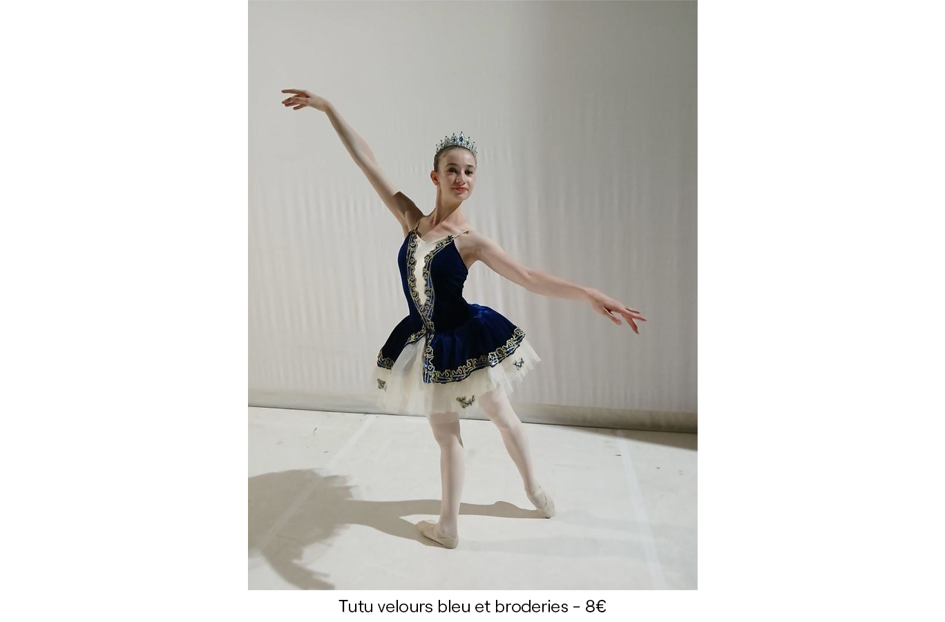 Tutu velours bleu et broderies - 8€