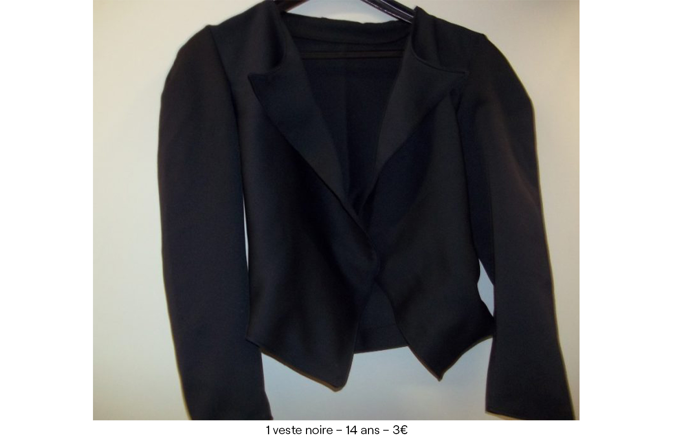 1 veste noire – 14 ans – 3€ copie