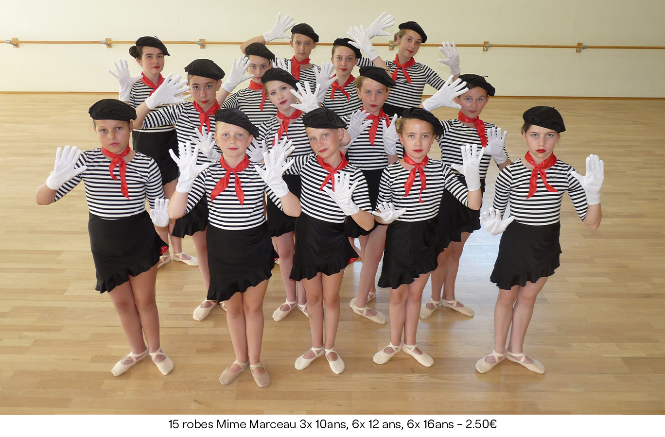 15 robes Mime Marceau 3x 10ans, 6x 12 ans, 6x 16ans 2.50€