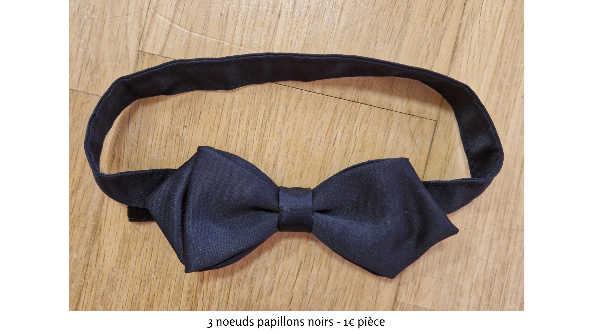 3 noeuds papillons noirs - 1.00€ pièce